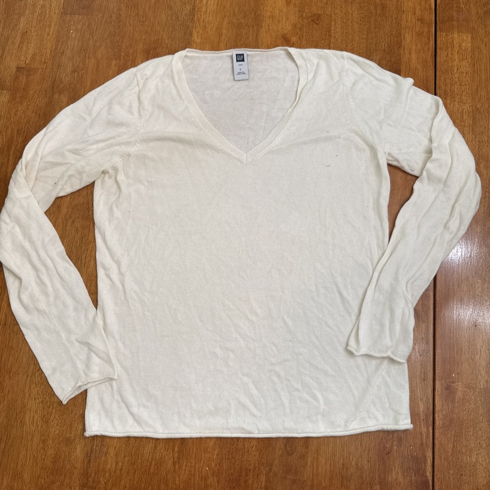 GAP Cream V-Neck Lightweight Sweater Woman's Large Vintage Classic Viscose